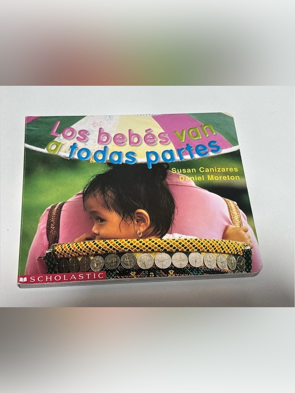 Los bebés van todos en partes Spanish Children's Board Book